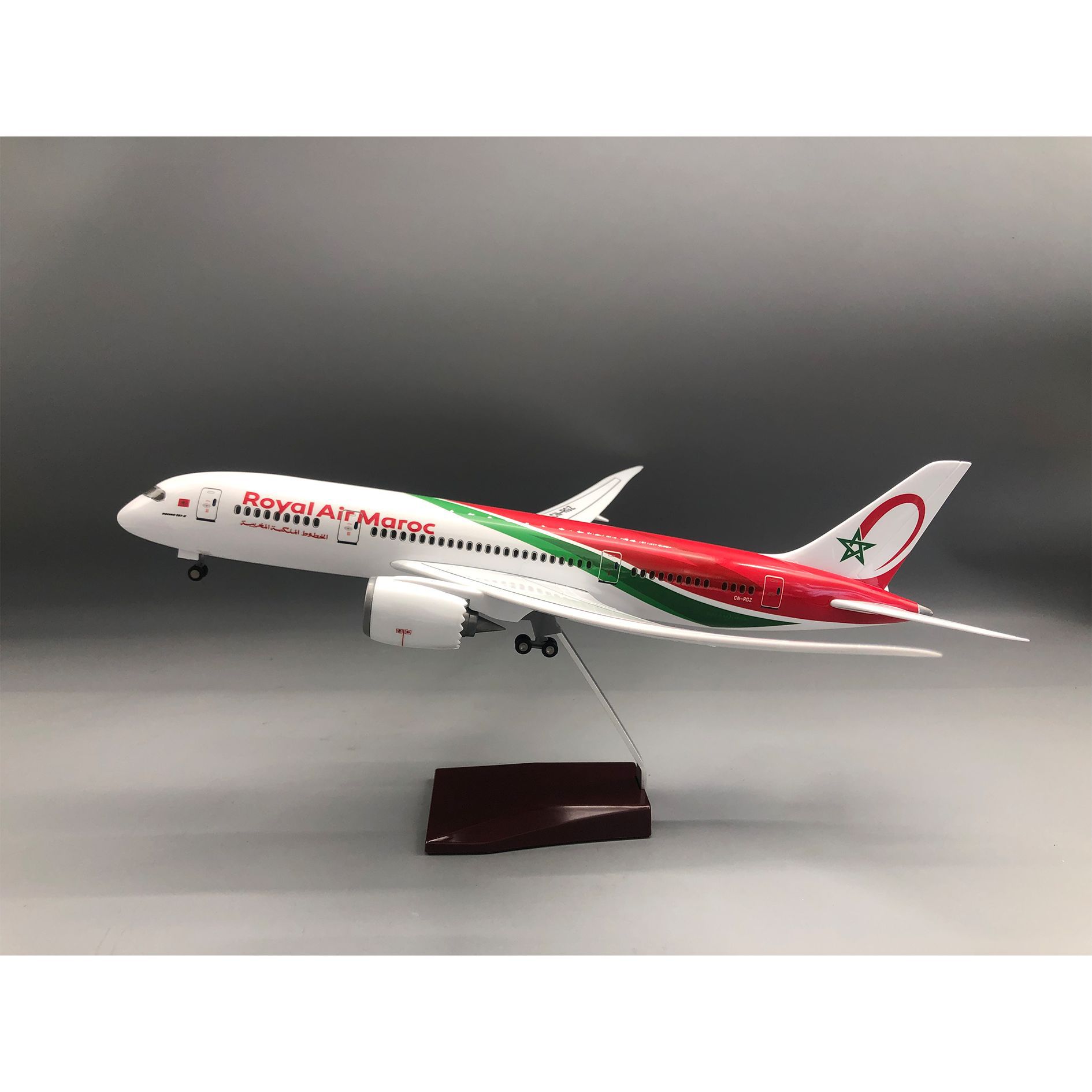 1/130スケール ロイヤル・エア・マロク 787 飛行機模 - Home Office Architecture のレビューと価格