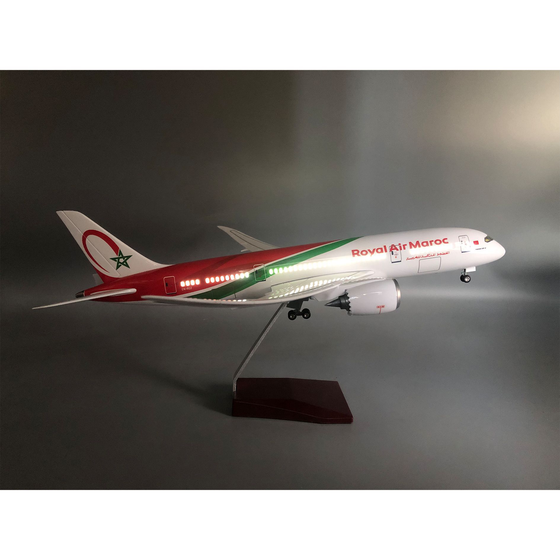 1/130スケール ロイヤル・エア・マロク 787 飛行機模 - Home Office Architecture のレビューと価格